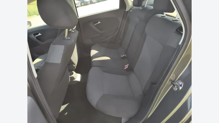 VOLKSWAGEN Polo -