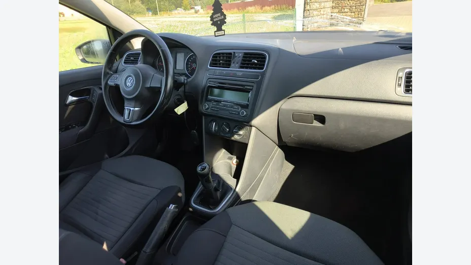 VOLKSWAGEN Polo -