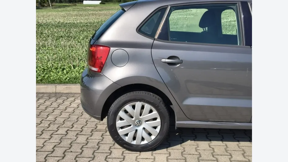 VOLKSWAGEN Polo -