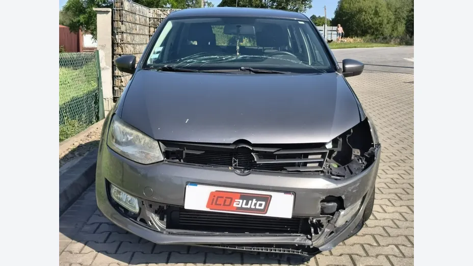 VOLKSWAGEN Polo -