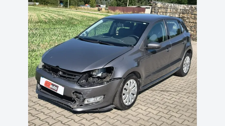 VOLKSWAGEN Polo -