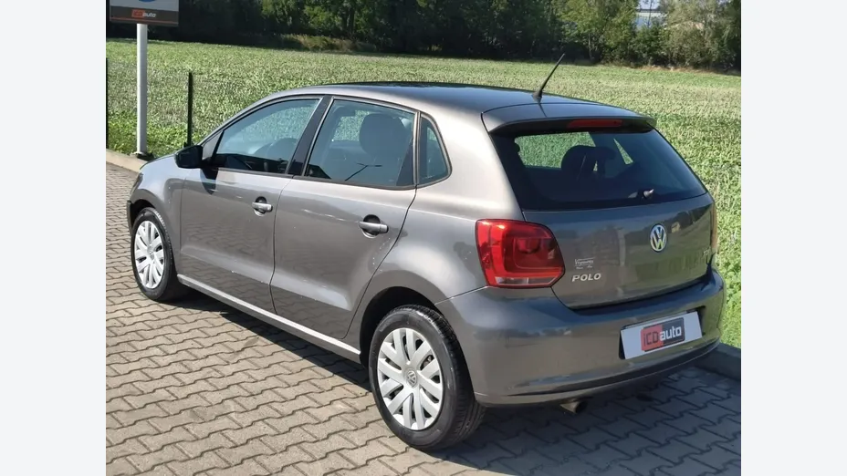 VOLKSWAGEN Polo -