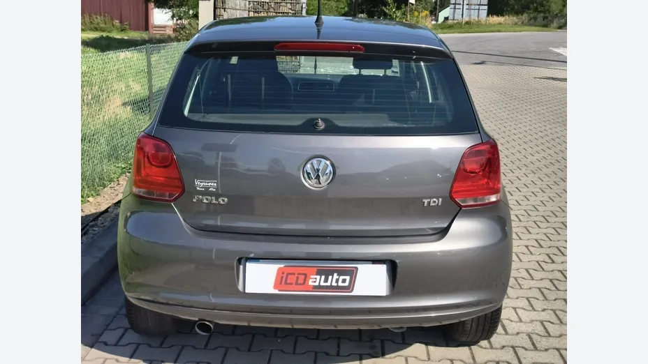 VOLKSWAGEN Polo -