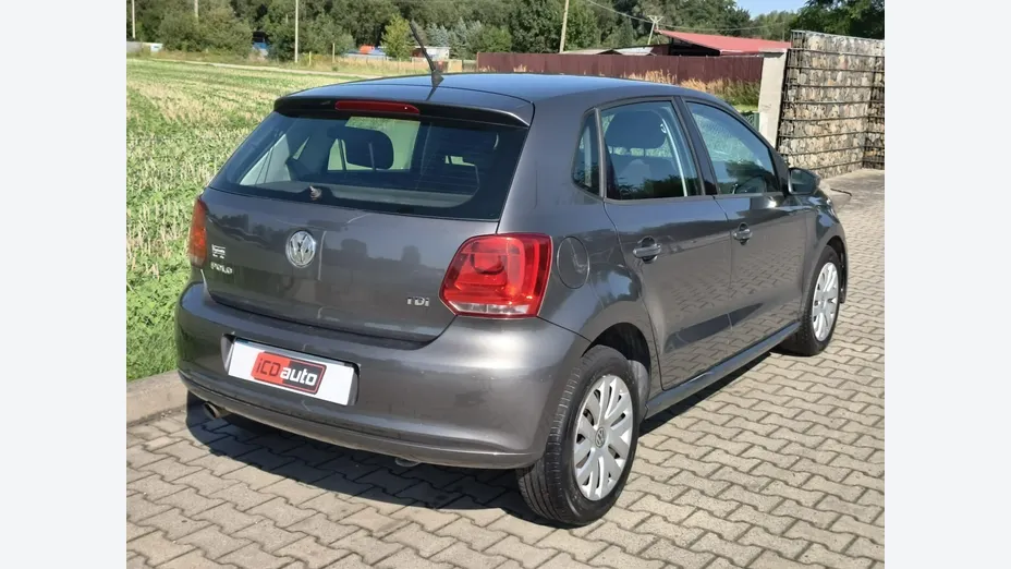 VOLKSWAGEN Polo -