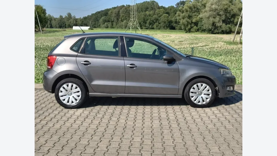 VOLKSWAGEN Polo -