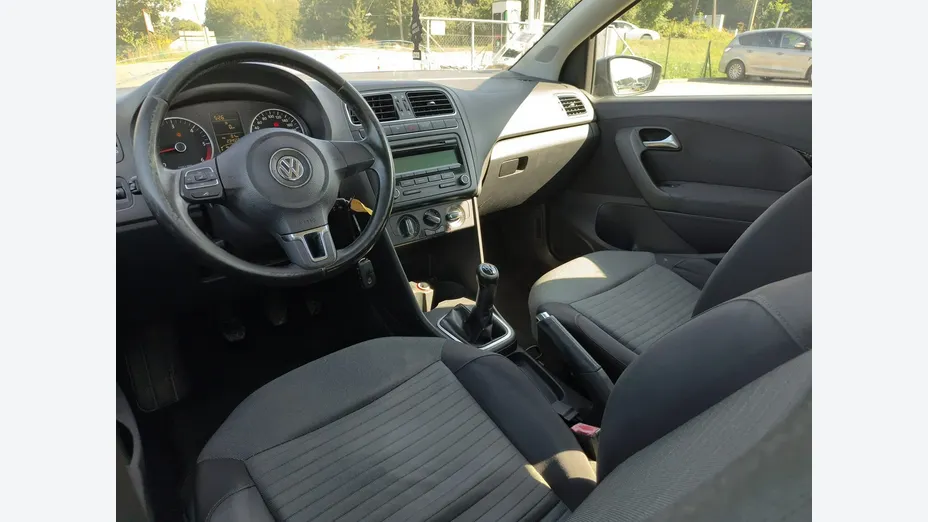 VOLKSWAGEN Polo -