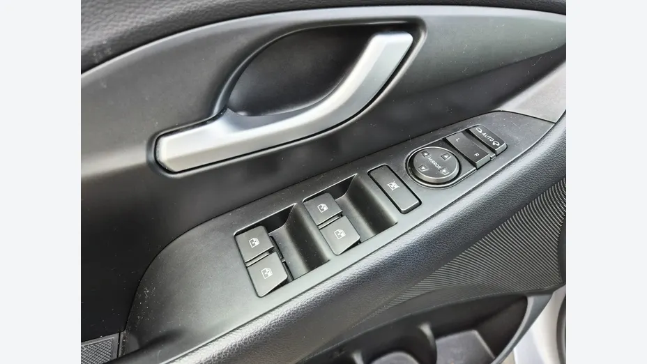 HYUNDAI i30 -