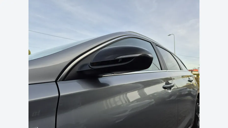 HYUNDAI i30 -