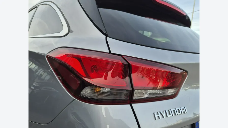 HYUNDAI i30 -