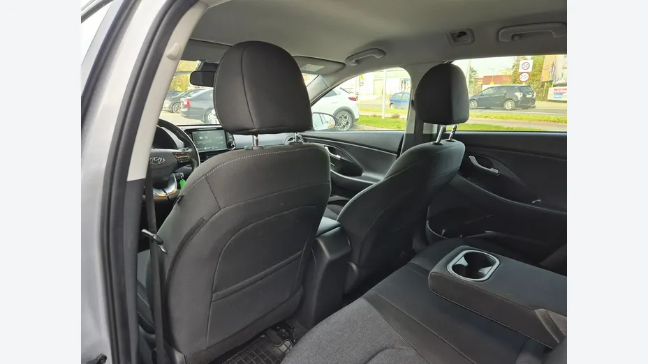 HYUNDAI i30 -