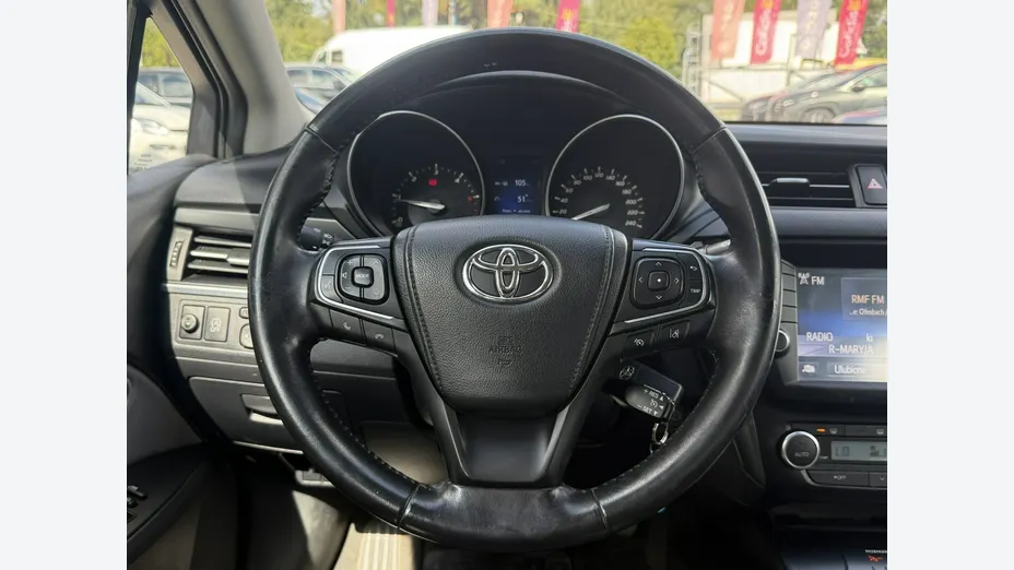 TOYOTA Avensis -