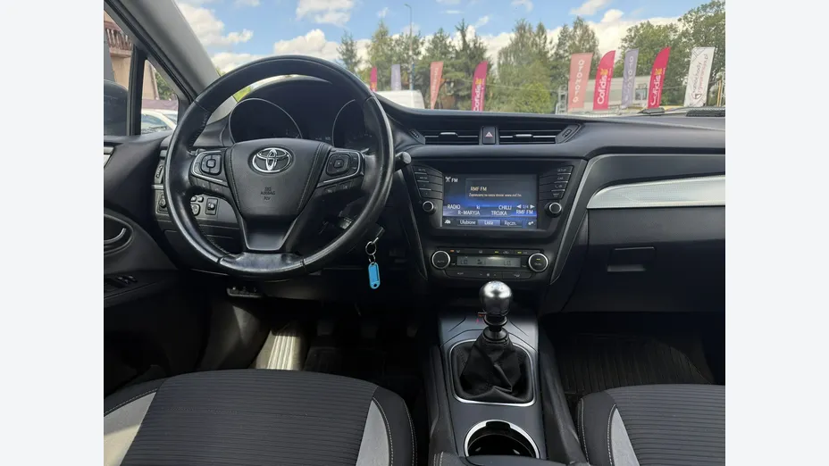 TOYOTA Avensis -