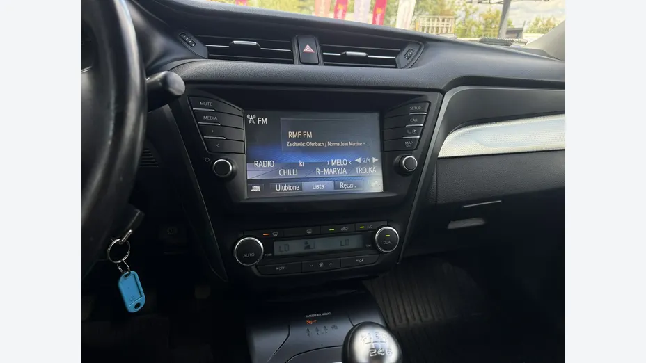 TOYOTA Avensis -