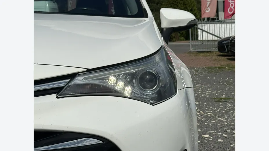 TOYOTA Avensis -