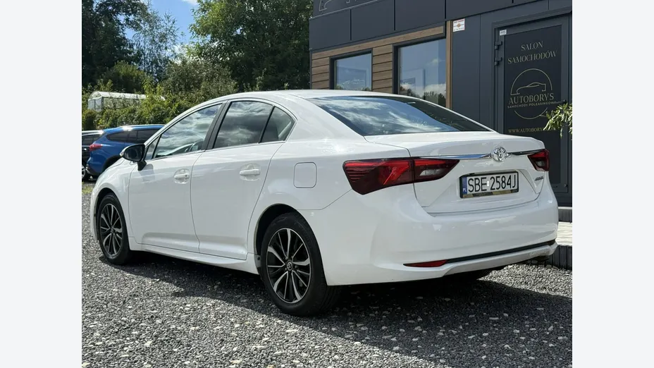 TOYOTA Avensis -