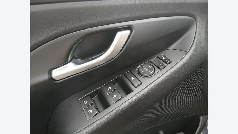 HYUNDAI i30 -