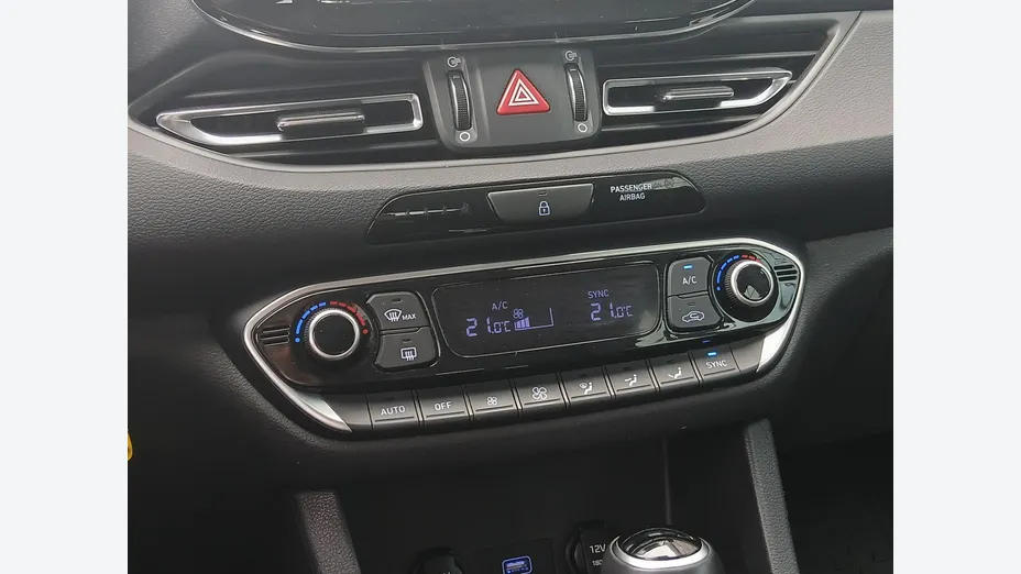 HYUNDAI i30 -
