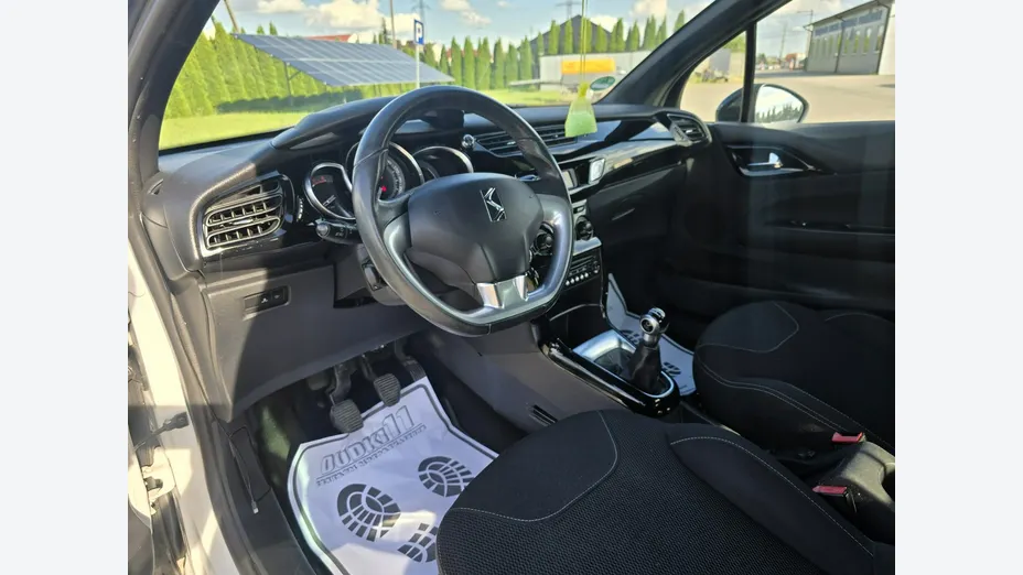 CITROEN DS3 -