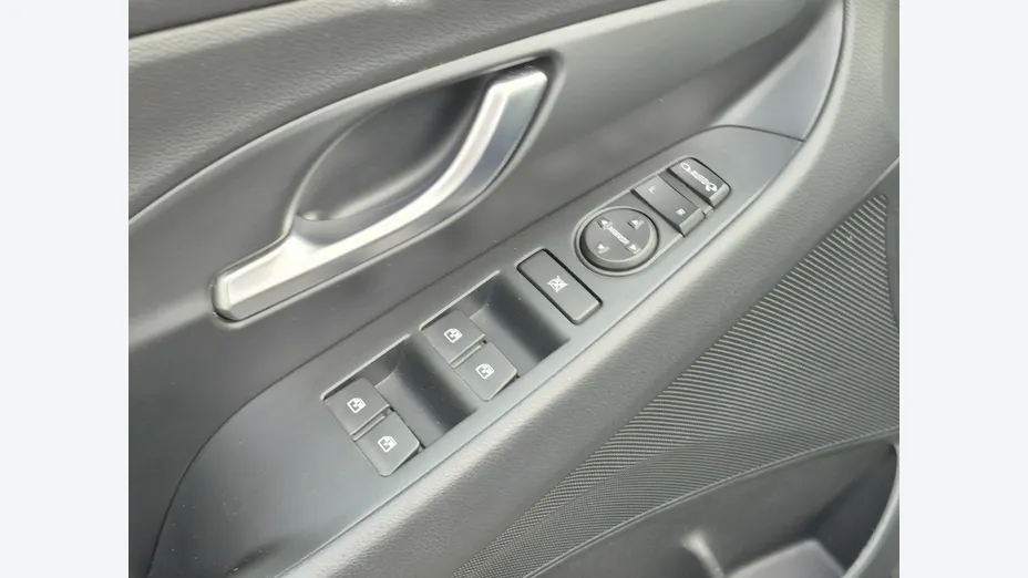 HYUNDAI i30 -
