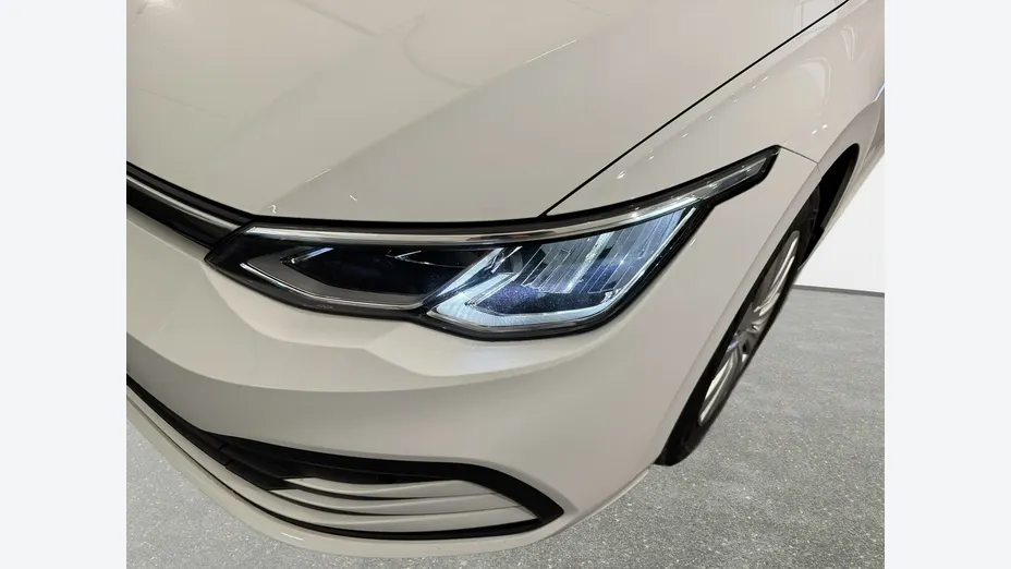 VOLKSWAGEN Golf -