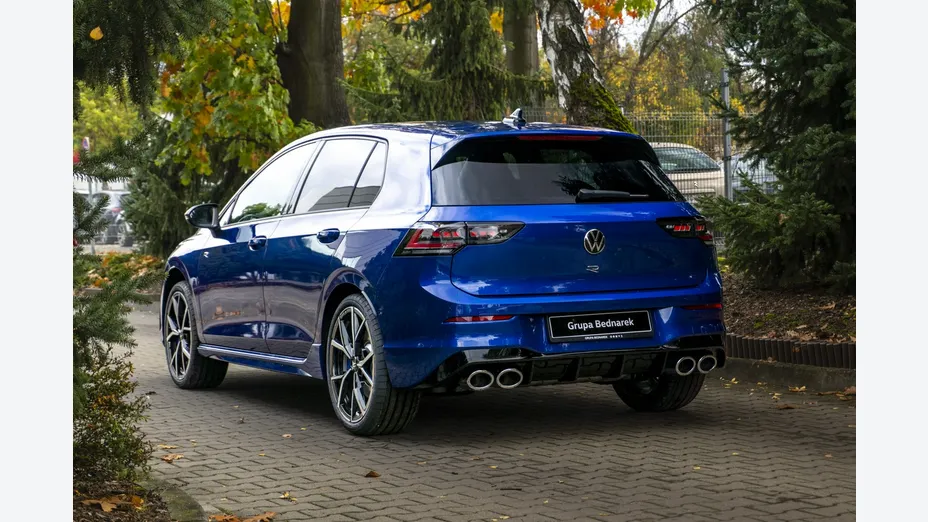 VOLKSWAGEN Golf -