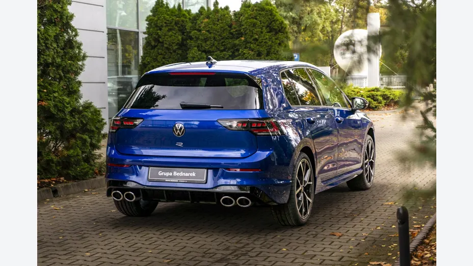 VOLKSWAGEN Golf -