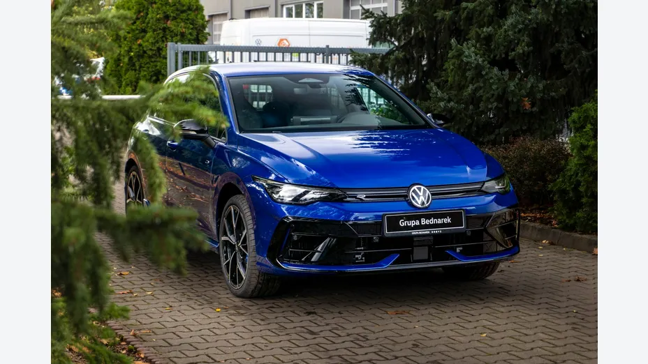 VOLKSWAGEN Golf -