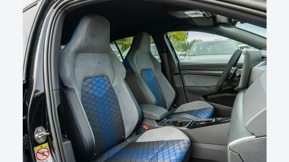 VOLKSWAGEN Golf -
