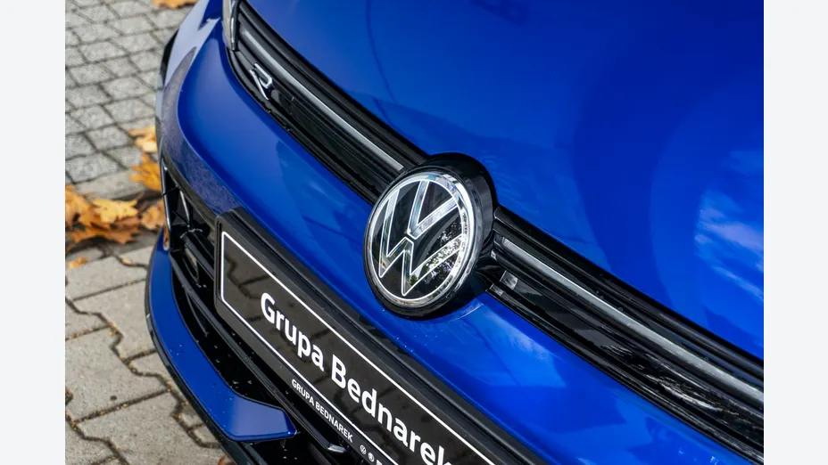 VOLKSWAGEN Golf -