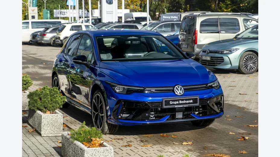 VOLKSWAGEN Golf -