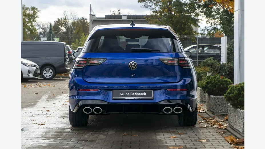 VOLKSWAGEN Golf -