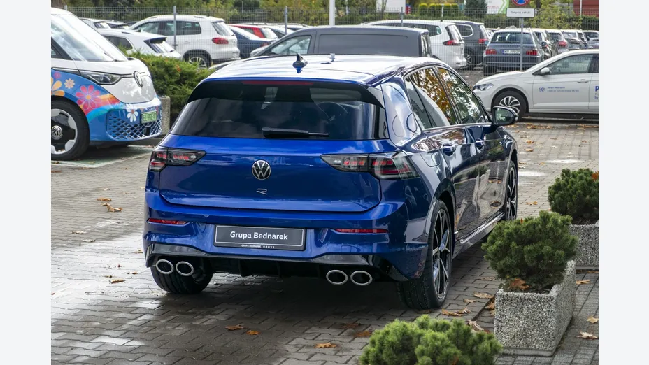 VOLKSWAGEN Golf -