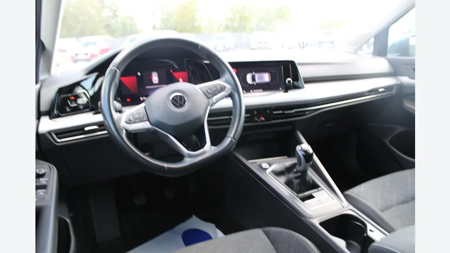 VOLKSWAGEN Golf -