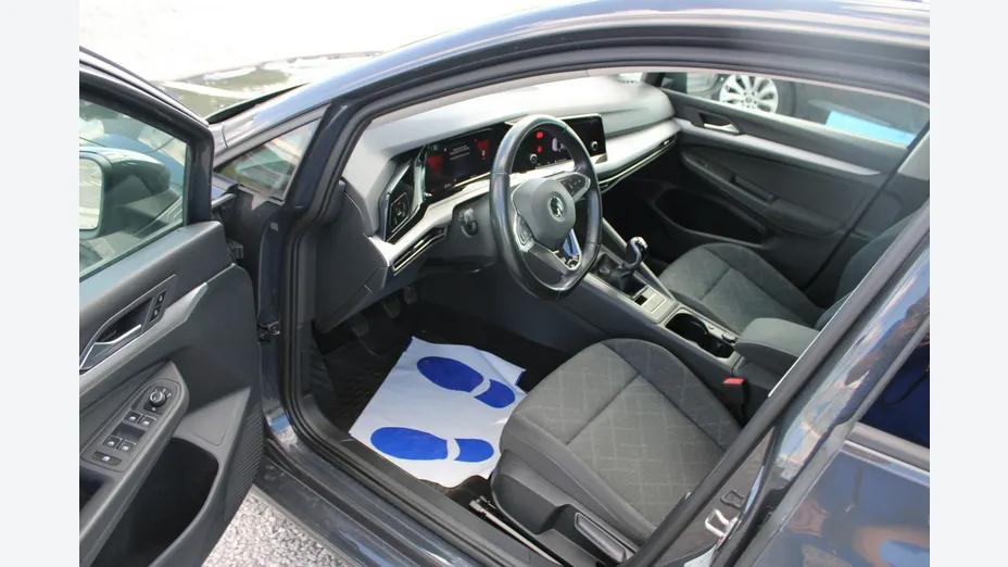 VOLKSWAGEN Golf -