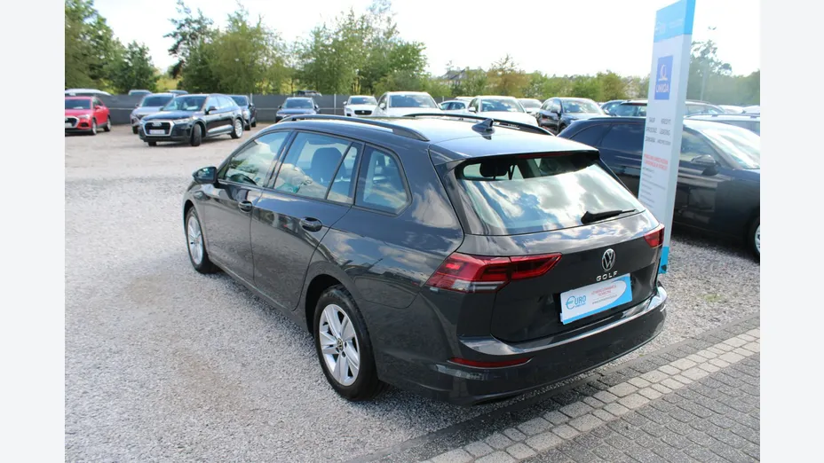 VOLKSWAGEN Golf -