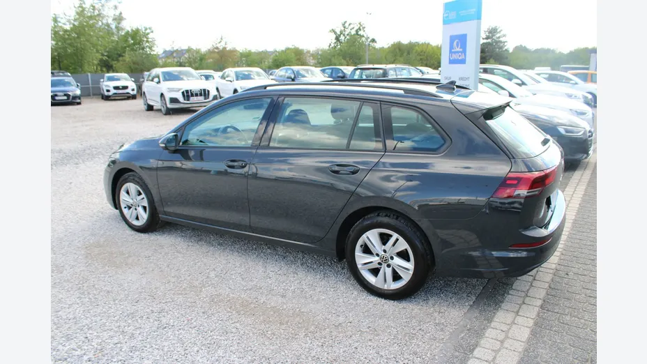 VOLKSWAGEN Golf -