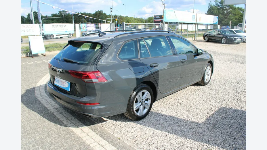 VOLKSWAGEN Golf -