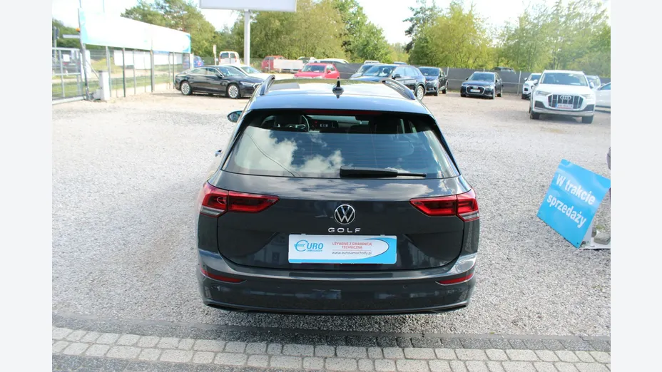VOLKSWAGEN Golf -