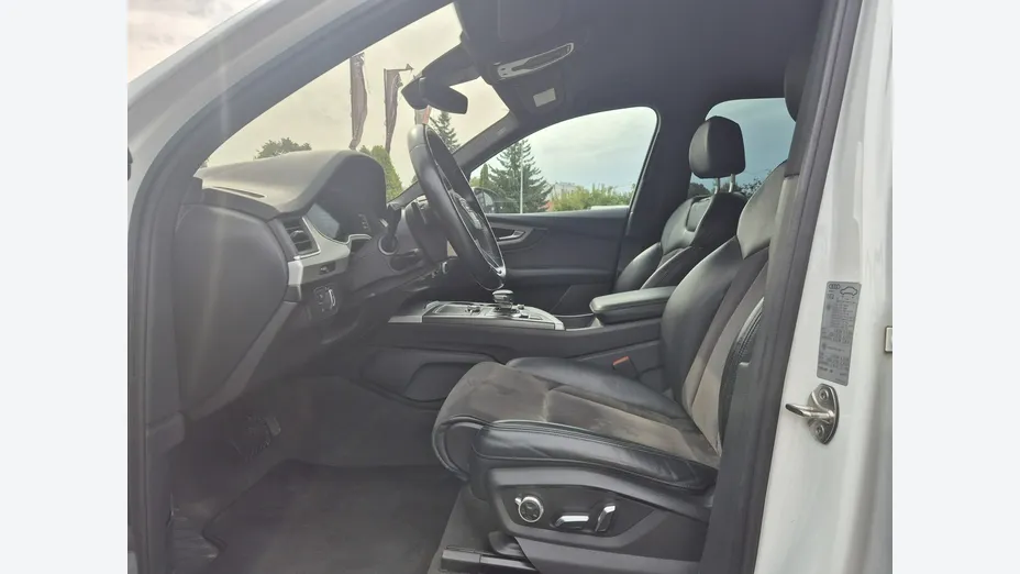 AUDI Q7 -
