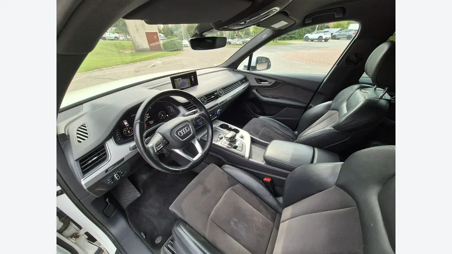 AUDI Q7 -