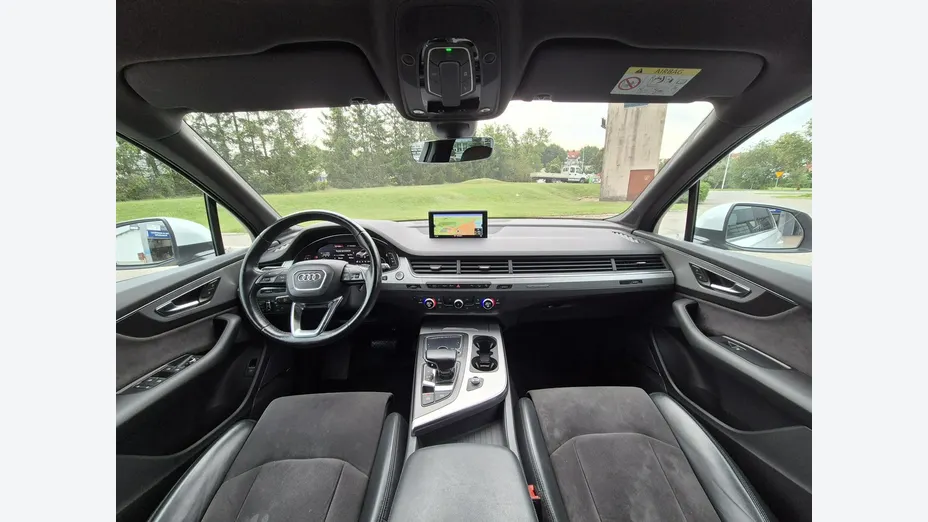 AUDI Q7 -