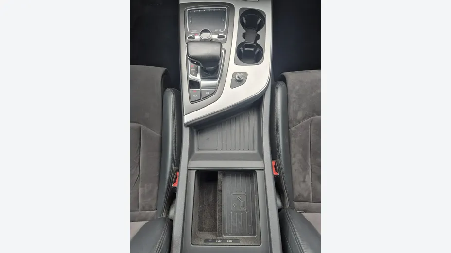 AUDI Q7 -