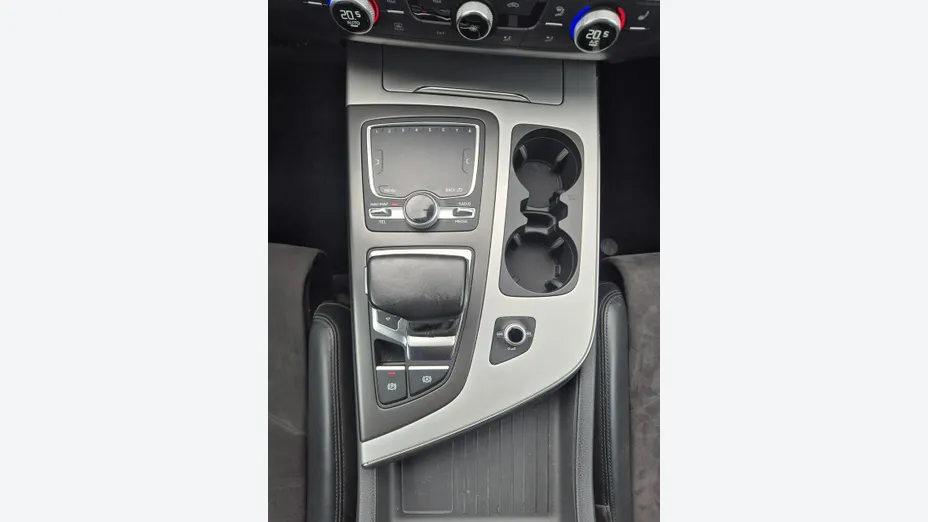 AUDI Q7 -
