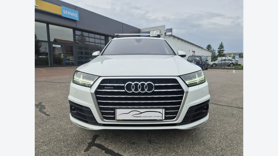 AUDI Q7 -