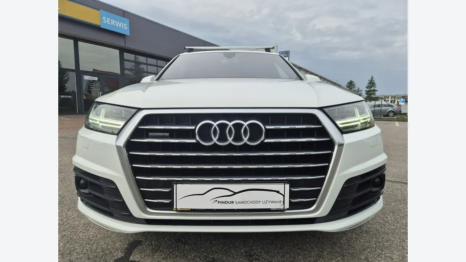 AUDI Q7 -