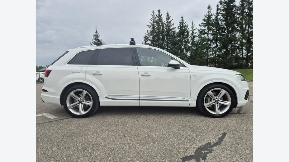 AUDI Q7 -