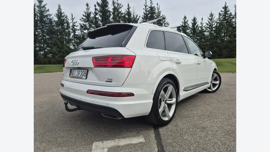 AUDI Q7 -