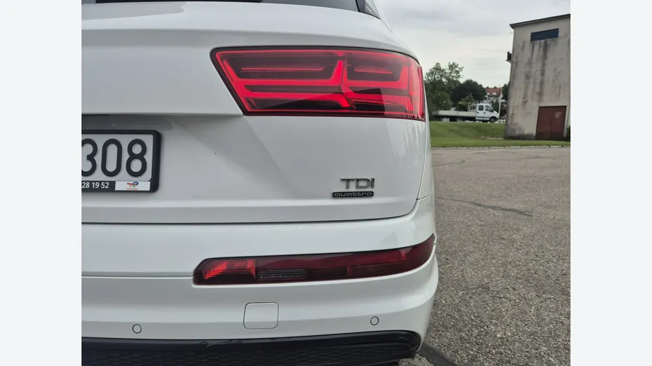 AUDI Q7 -
