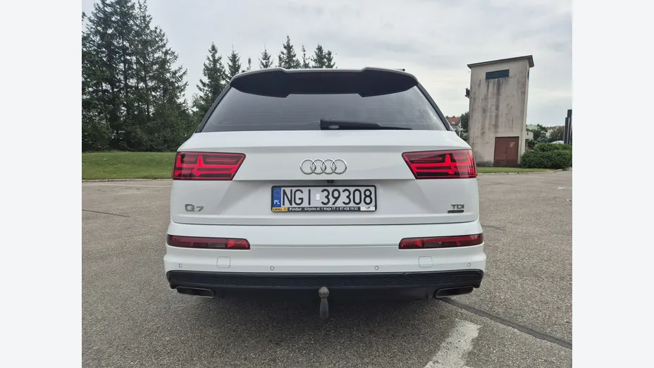AUDI Q7 -