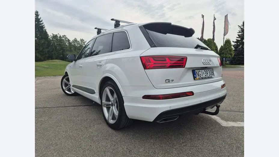 AUDI Q7 -